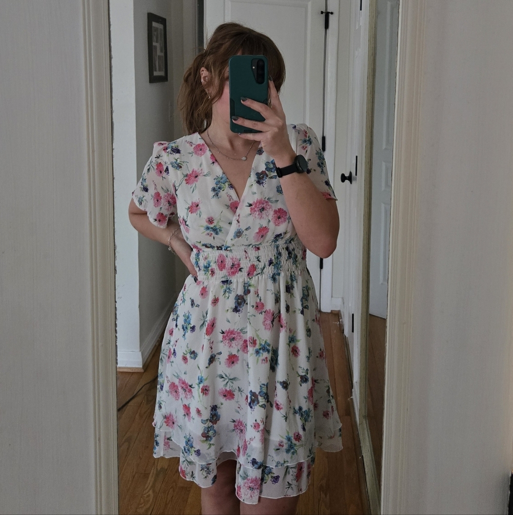 Pussycat London White Floral Dress Flowy Mini Flutter Sleeve V Neck